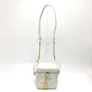 CHANEL White Shoulder Bag